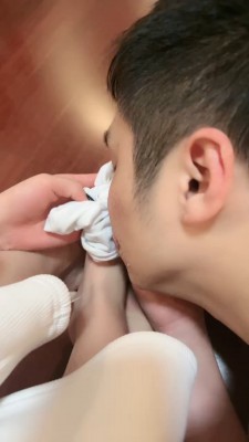 套路直播视频【桃幼幼】反绑强制鞭打踩踏/骑马/洗脚水窒息 bf26361-绳艺套路资源网